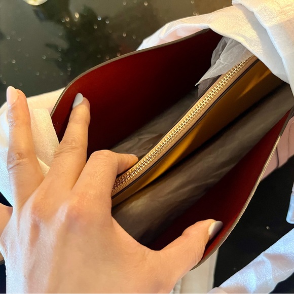 Tory Burch Perry Triple-Compartment Tote - Picture 4 of 8